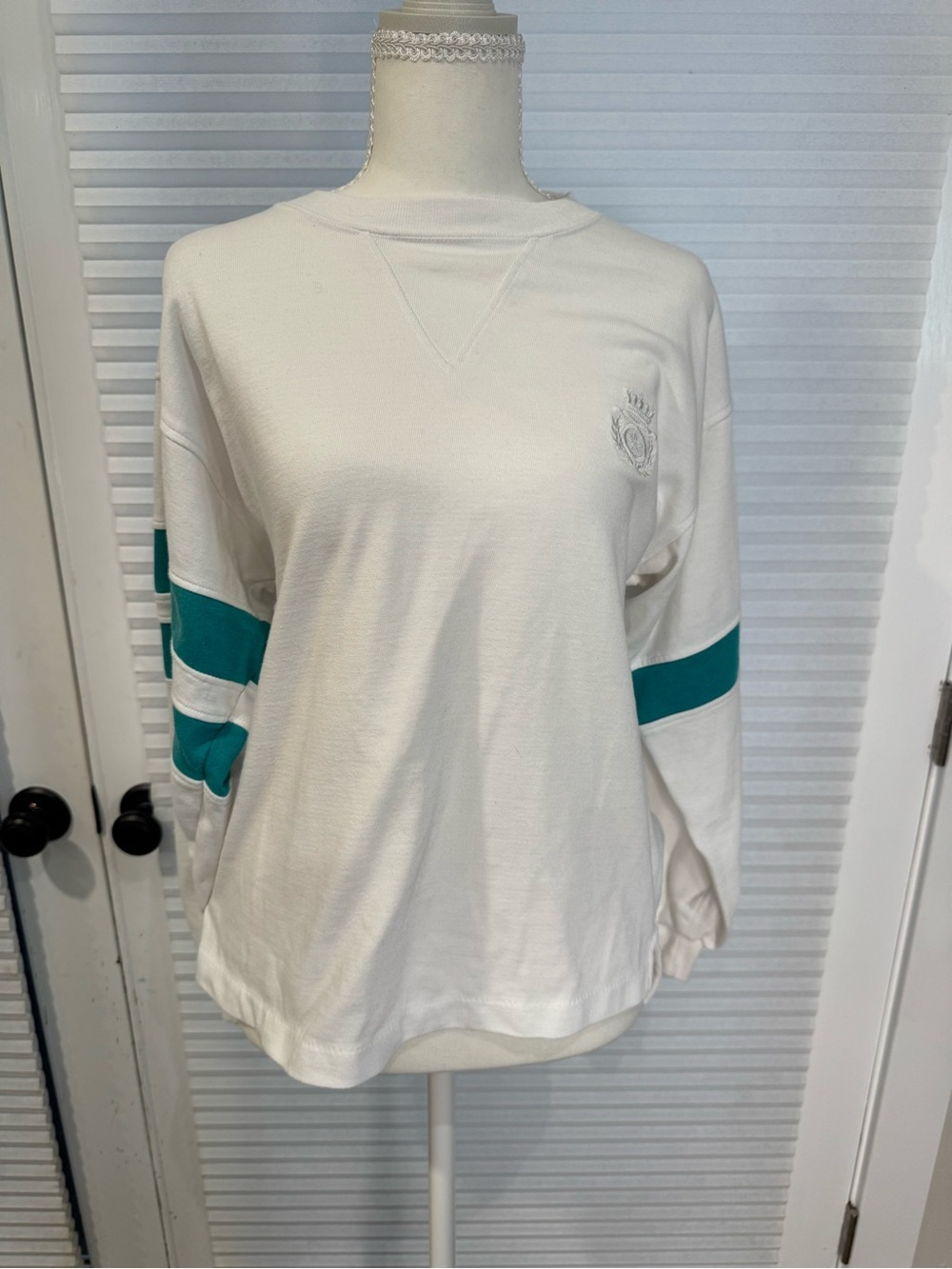 Vintage Reflex White Sweatshirt with Teal Sleeve Stripes 0937